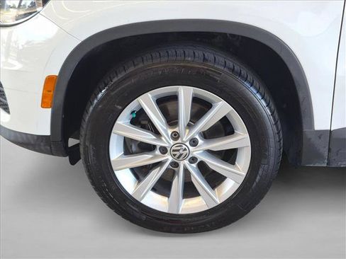 Used 2018 Volkswagen Tiguan Limited w/ Premium Package FWD image 22