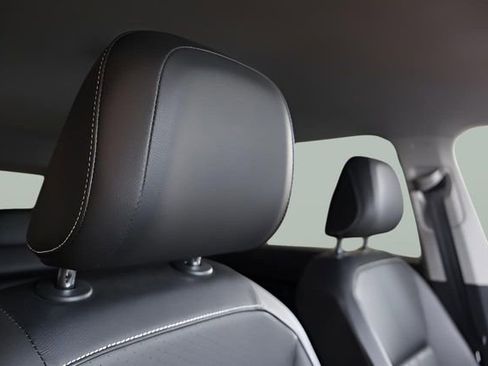 Used 2022 Volkswagen Tiguan SE image 19