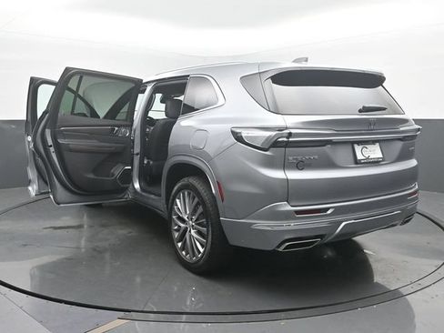 Used 2025 Buick Enclave Avenir w/ LPO, Floor Liner Package AWD/4WD image 56