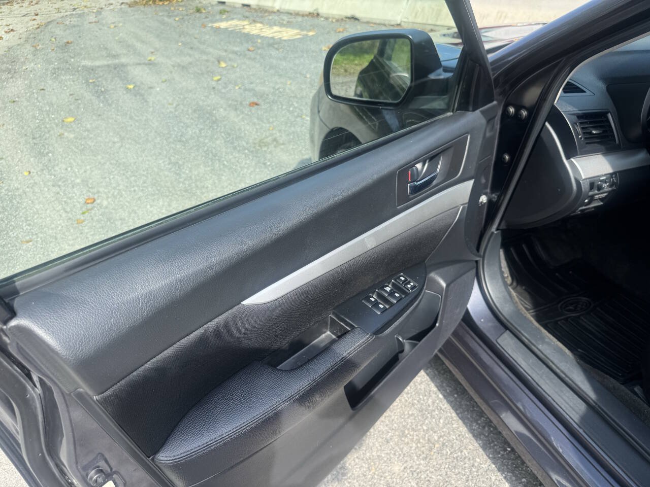 Used 2013 Subaru Legacy 2.5i Premium AWD/4WD image 22