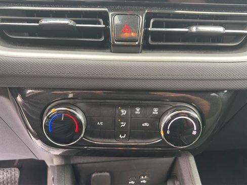 Used 2025 Chevrolet TrailBlazer LT FWD image 18