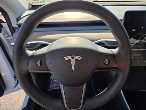 Used 2021 Tesla Model Y Long Range image 19