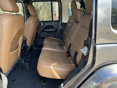 Used 2022 Jeep Wrangler Unlimited Sahara w/ LED Lighting Group image 21