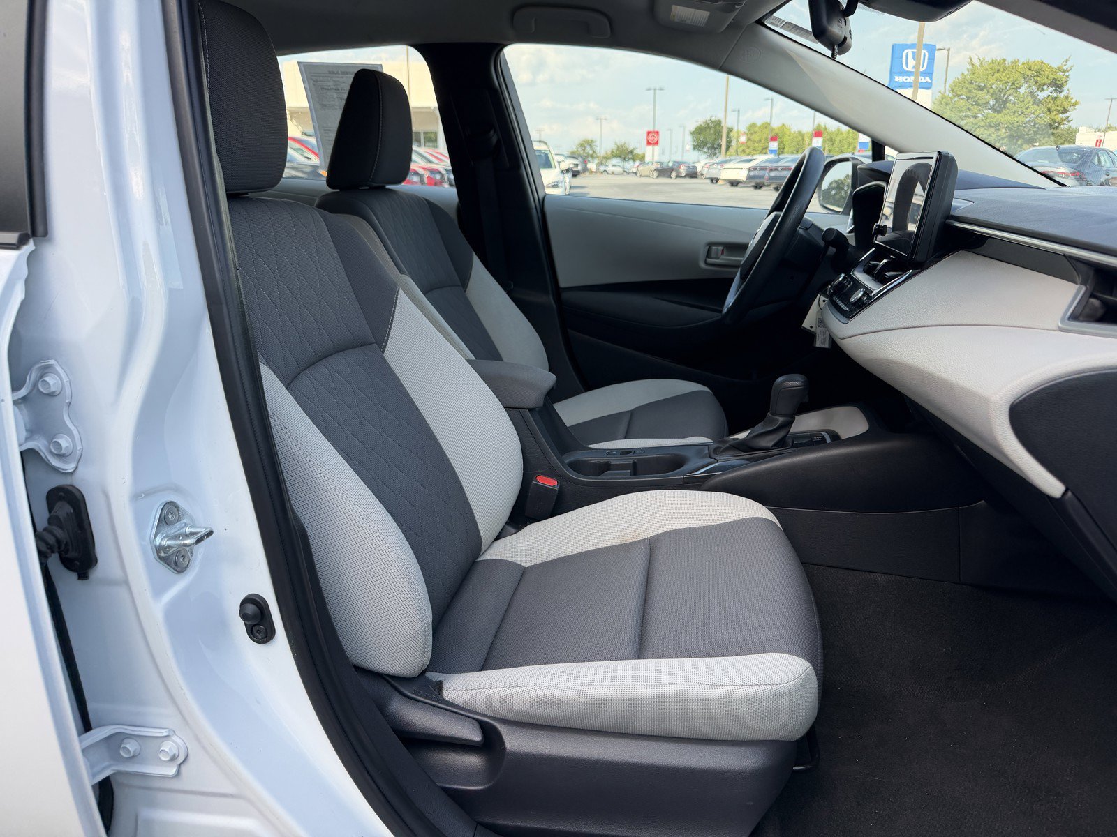 Used 2024 Toyota Corolla LE FWD image 11