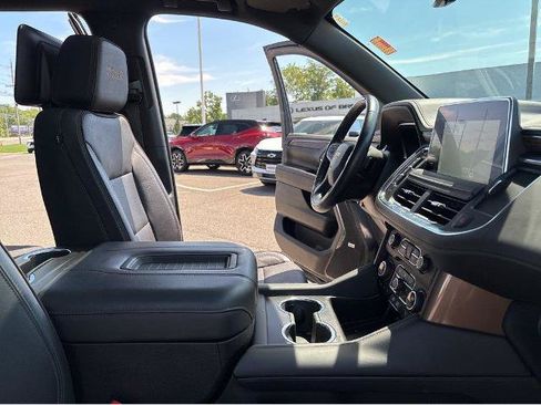 Used 2023 Chevrolet Suburban High Country w/ Advanced Technology Package AWD/4WD image 32