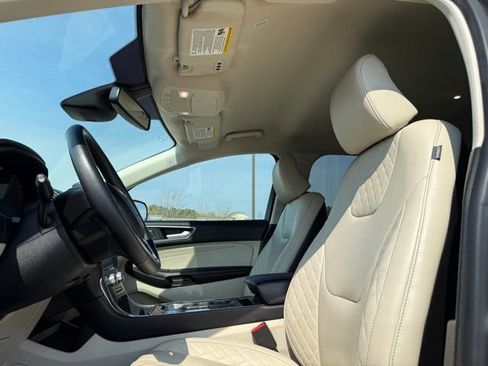 Used 2024 Ford Edge Titanium image 23