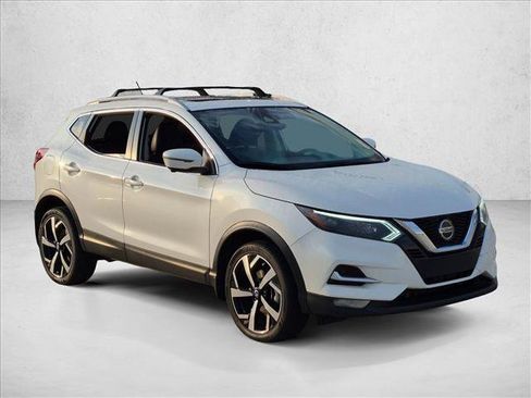 Used 2020 Nissan Rogue Sport SL w/ Premium Package FWD image 3