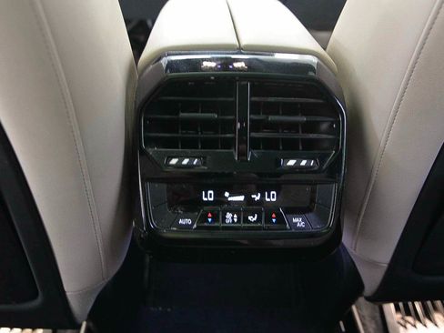 Used 2024 BMW iX xDrive50 w/ Sport Package AWD/4WD image 10