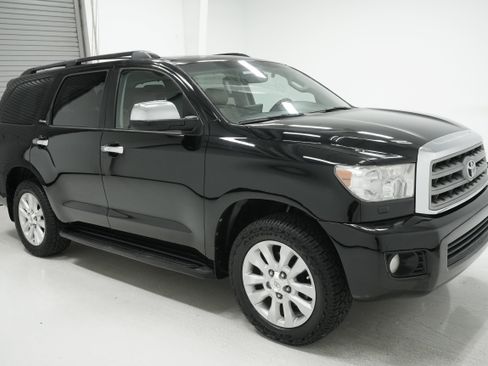 Used 2013 Toyota Sequoia Platinum image 3