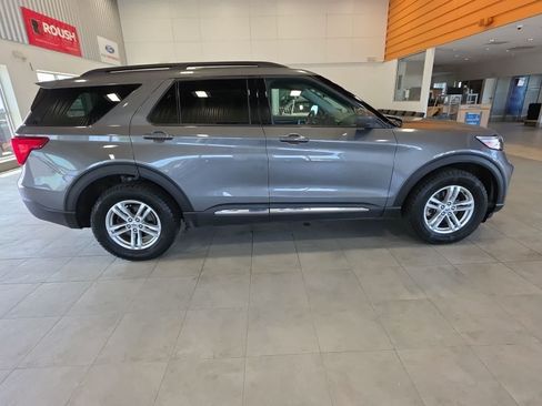 Used 2023 Ford Explorer XLT AWD/4WD image 6