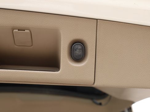 Used 2015 Chevrolet Suburban LTZ image 17