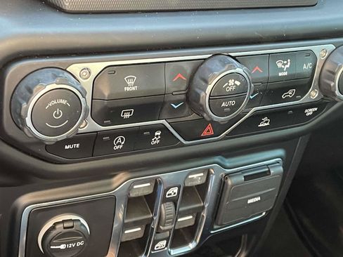 Used 2021 Jeep Wrangler Unlimited Sahara image 4