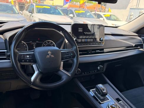 Used 2024 Mitsubishi Outlander FWD image 18