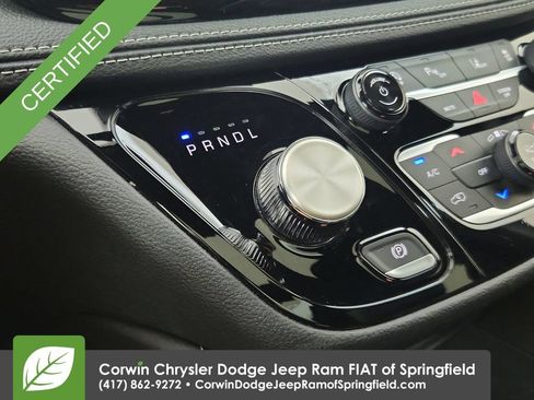 Certified 2025 Chrysler Pacifica Limited FWD image 27