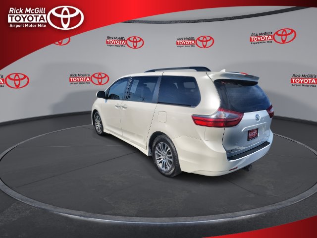 Used 2020 Toyota Sienna XLE w/ XLE Navigation Package FWD image 6