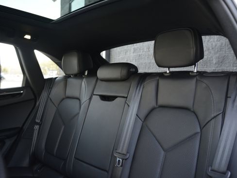 Certified 2026 Porsche Macan image 33