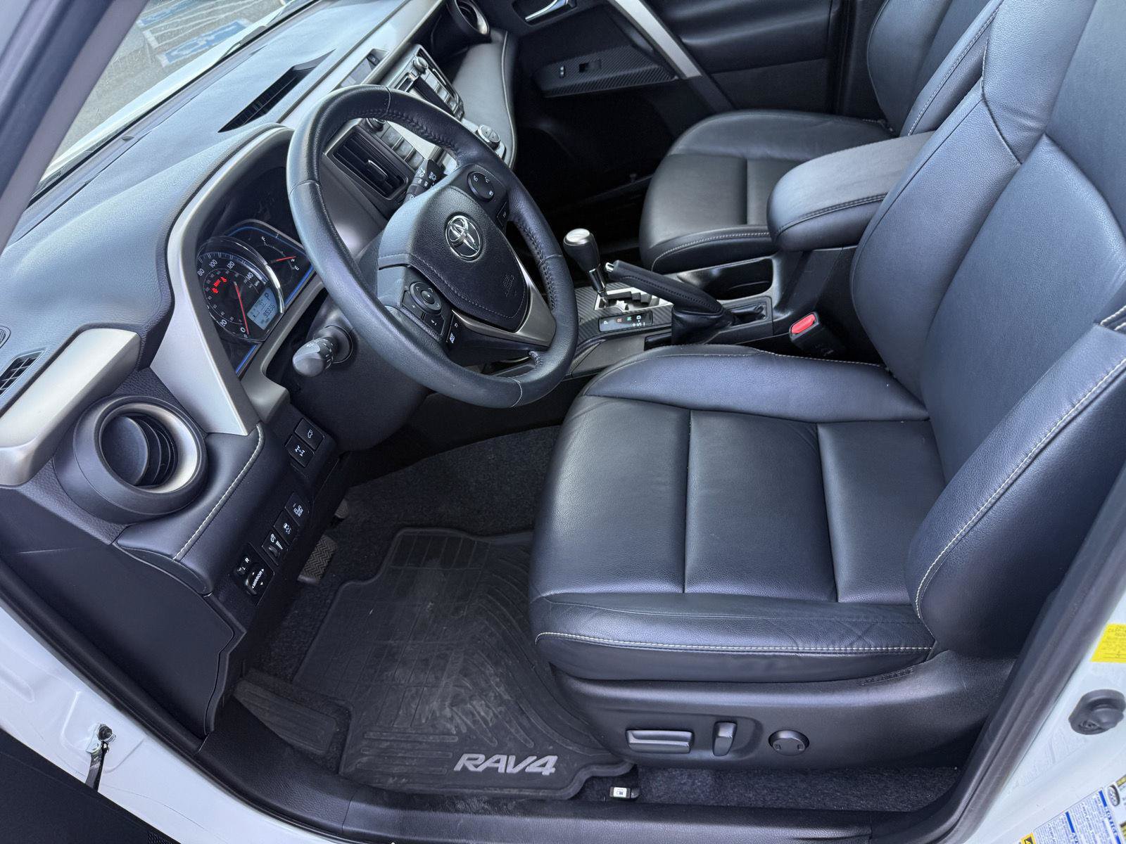 Used 2014 Toyota RAV4 Limited w/ Technology Package AWD/4WD image 40