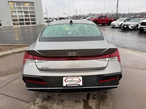 Used 2024 Hyundai Elantra Limited image 8