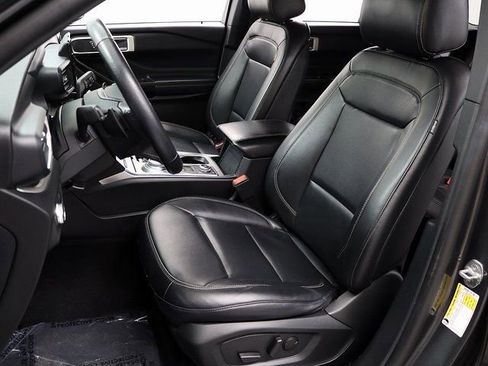 Used 2020 Ford Explorer XLT w/ Equipment Group 202A image 9