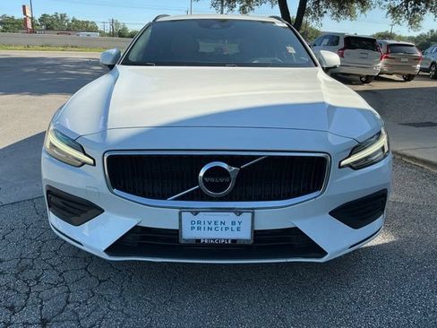 Used 2020 Volvo V60 T5 Momentum FWD image 2