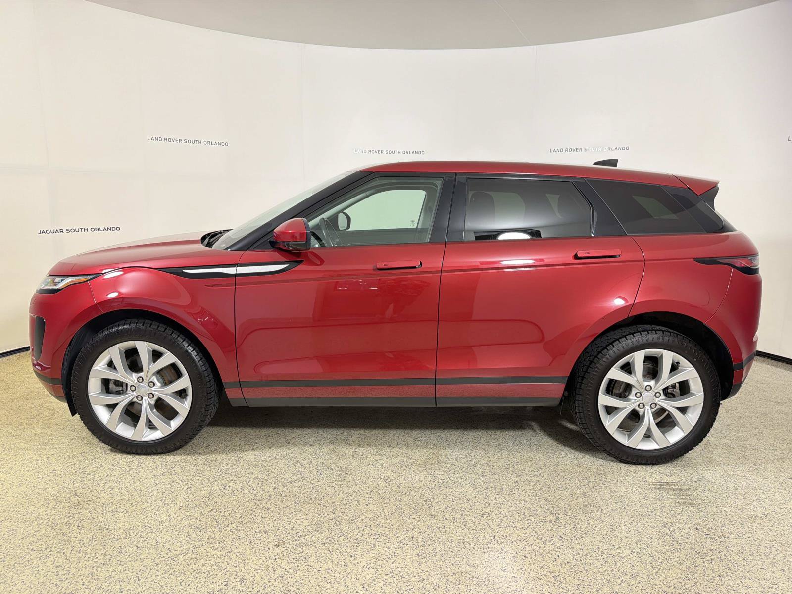 Used 2022 Land Rover Range Rover Evoque SE AWD/4WD image 2