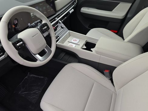 New 2026 Hyundai Santa Fe SE w/ Tow & Go Package AWD/4WD image 9