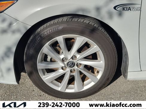 Used 2022 Toyota Camry LE image 5