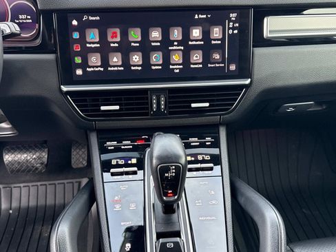 Used 2022 Porsche Cayenne Platinum Edition image 24