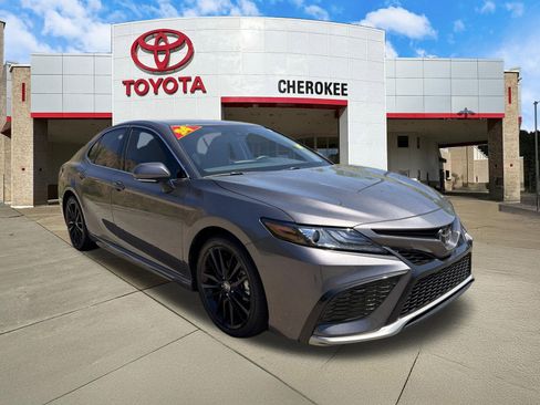 Used 2024 Toyota Camry XSE FWD image 3