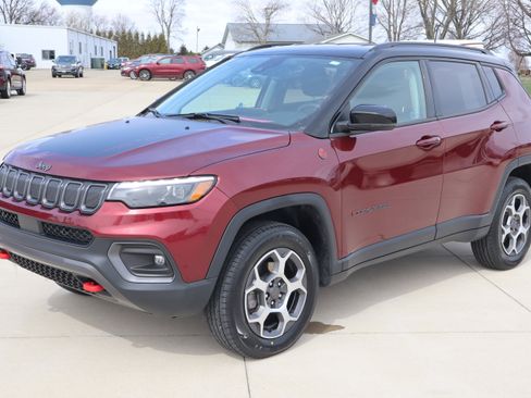 Used 2022 Jeep Compass Trailhawk w/ Trailhawk Elite Group image 2