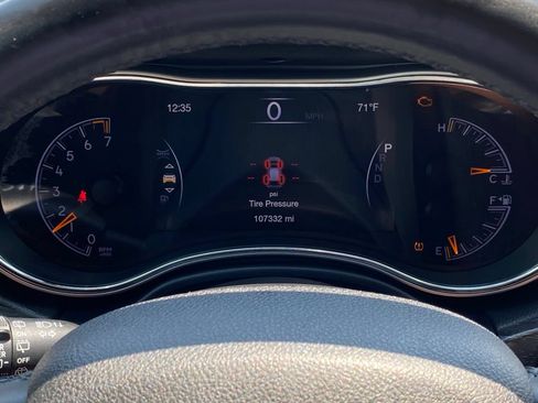 Used 2018 Jeep Grand Cherokee Laredo AWD/4WD image 12