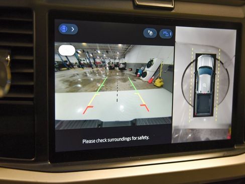 Used 2025 Ford F350 XLT w/ Black Appearance Package image 23