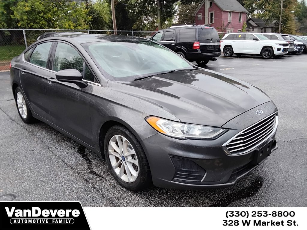 Used 2019 Ford Fusion SE FWD image 1