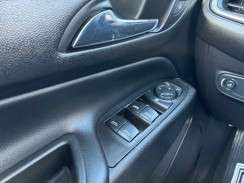 Used 2021 Chevrolet Equinox LT FWD image 39