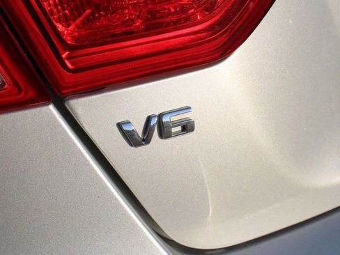 Used 2015 Chevrolet Impala LT w/ Convenience Package image 31