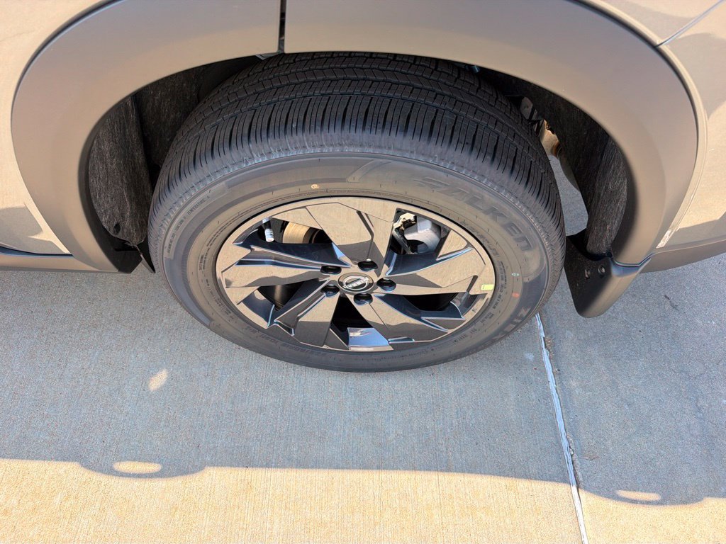 New 2026 Nissan Rogue SV FWD image 9