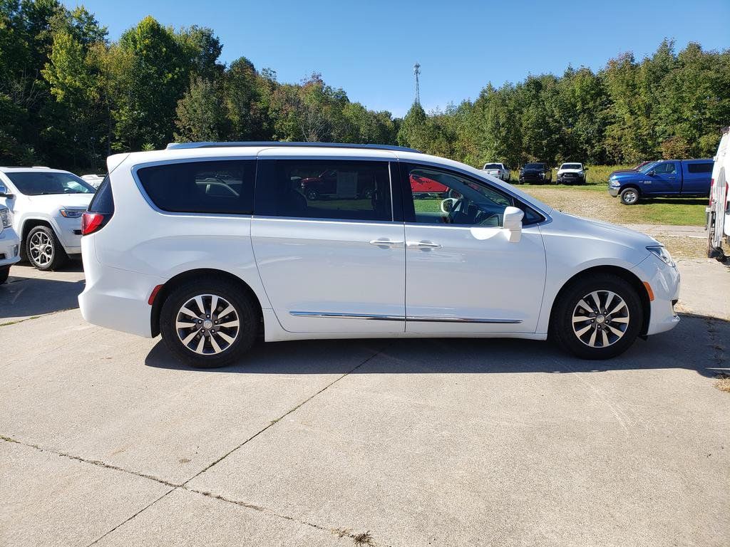 Used 2020 Chrysler Pacifica Touring-L Plus FWD image 2