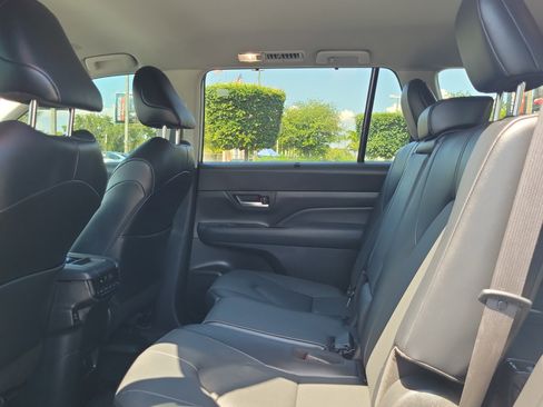 Used 2024 Toyota Grand Highlander XLE FWD image 18
