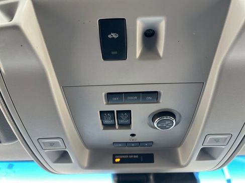 Used 2018 GMC Yukon Denali w/ Denali Ultimate Package image 35