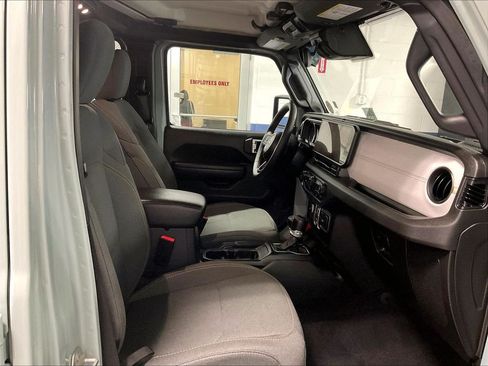 Used 2024 Jeep Wrangler Unlimited w/ Convenience Group AWD/4WD image 11