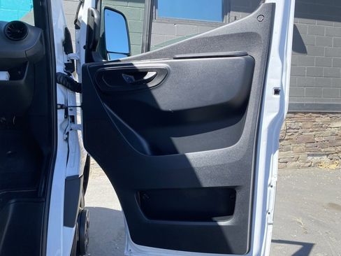 Used 2021 Mercedes-Benz Sprinter 4500 image 28