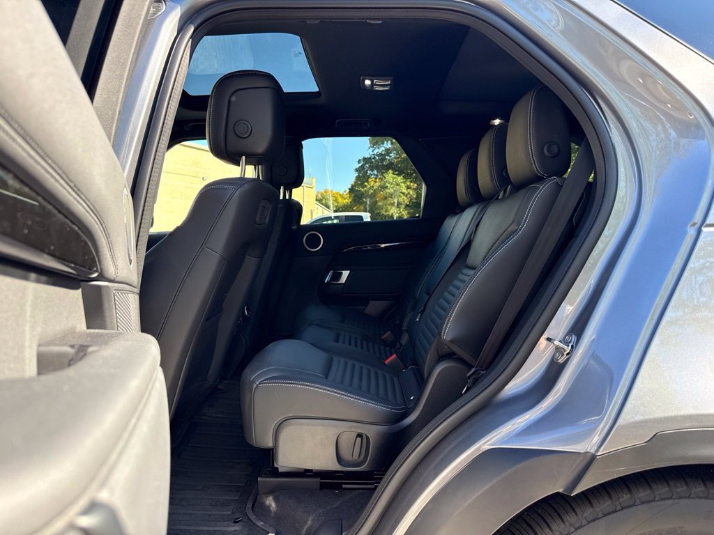 Certified 2025 Land Rover Discovery S AWD/4WD image 13