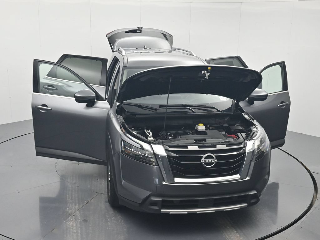 Used 2025 Nissan Pathfinder SL AWD/4WD image 45