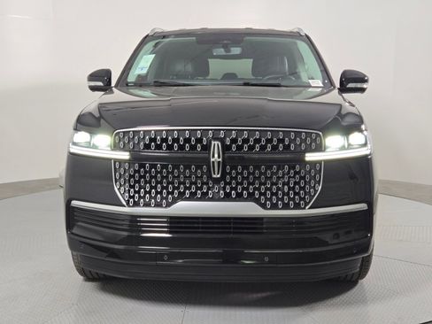 New 2026 Lincoln Navigator L Premier AWD/4WD image 10