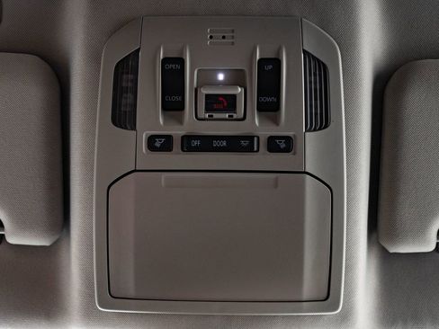 Used 2023 Toyota Highlander XLE AWD/4WD image 39