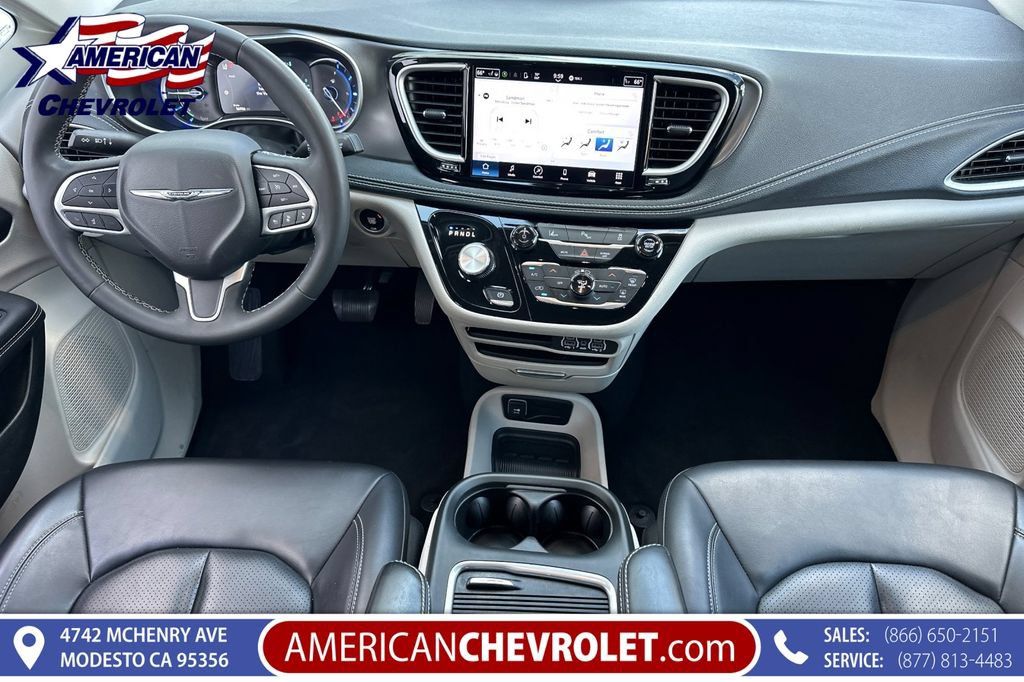 Used 2023 Chrysler Pacifica Touring-L FWD image 16