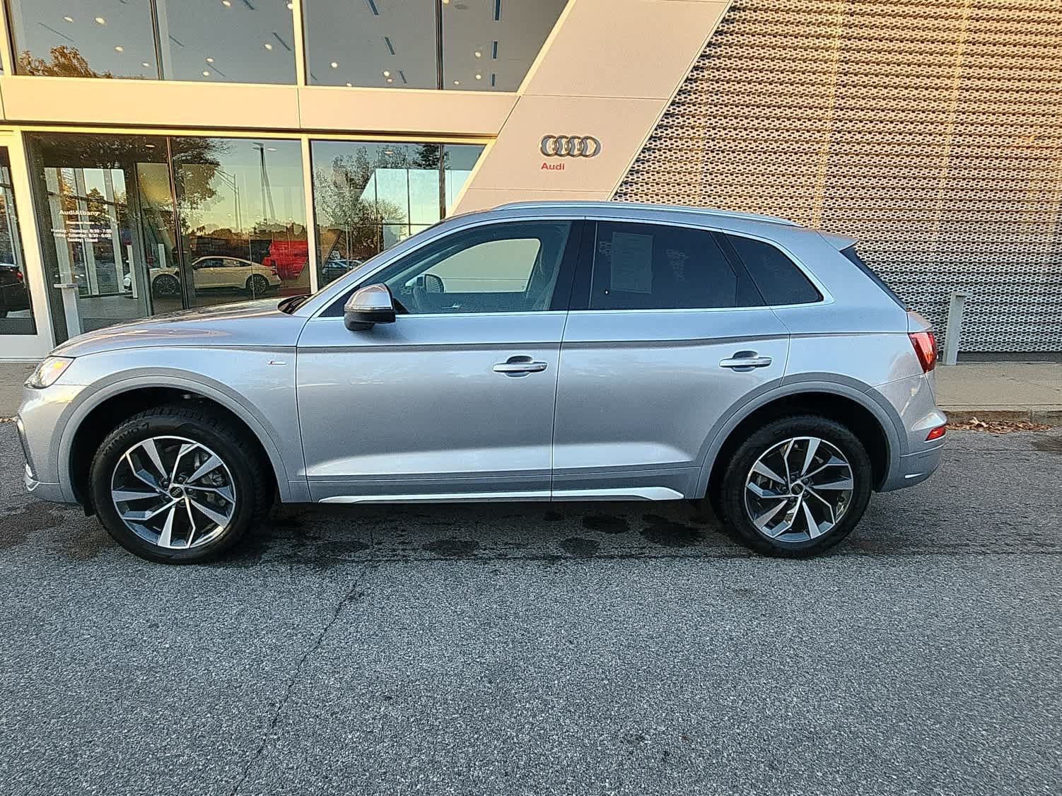 Used 2023 Audi Q5 2.0T Premium Plus AWD/4WD image 3