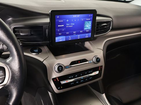 Used 2023 Ford Explorer XLT w/ Equipment Group 202A RWD image 5