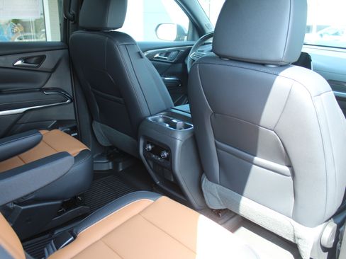 New 2027 Chevrolet Traverse Z71 w/ Enhanced Driving Package AWD/4WD image 23