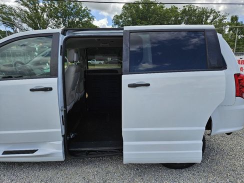Used 2019 Dodge Grand Caravan SE w/ Power Convenience Group I FWD image 21